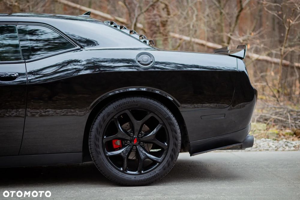 Dodge Challenger - 11