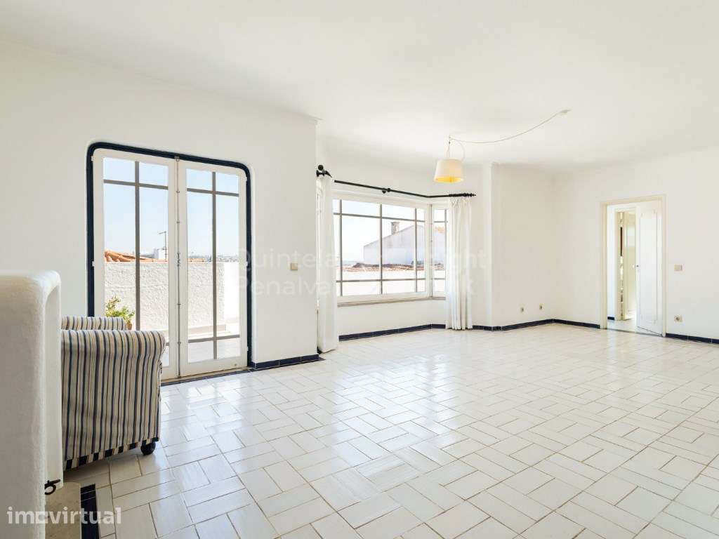 Apartamento T2 com terraço e vista mar no centro de Cascais - Grande imagem: 5/34
