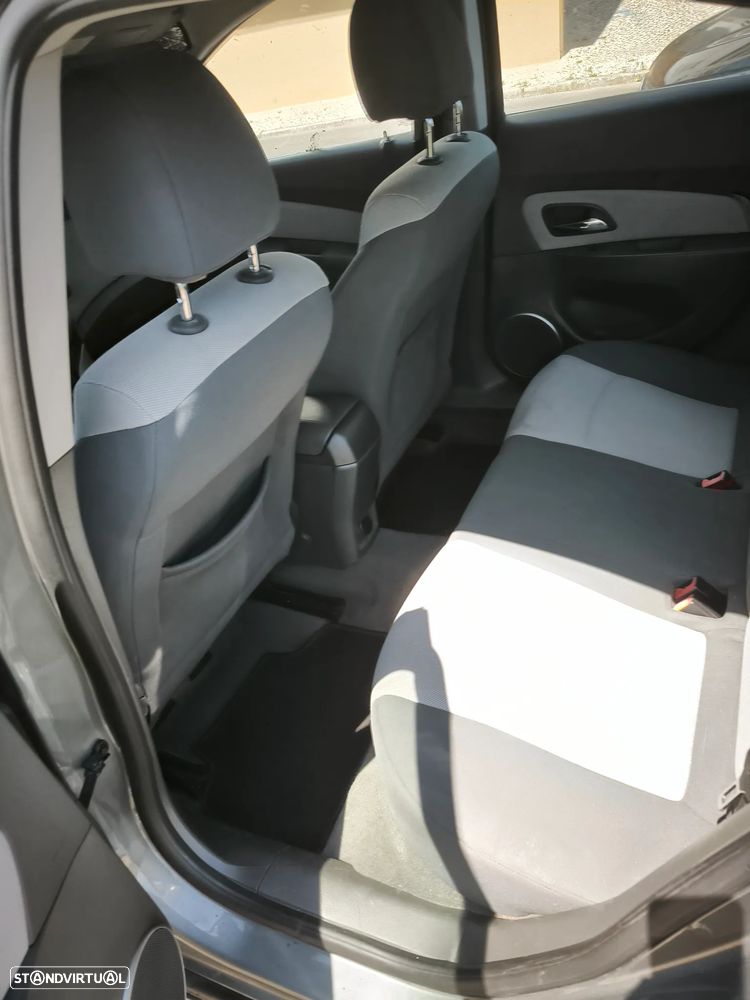 Chevrolet Cruze 2.0 VCDi LT - 27