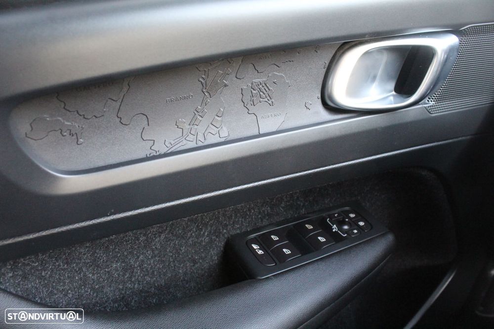 Volvo XC 40 1.5 T3 Momentum Tech Edition - 15