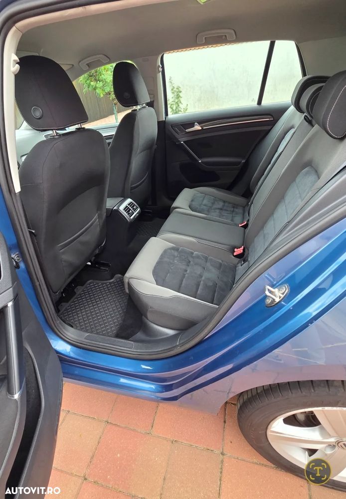 Volkswagen Golf - 10