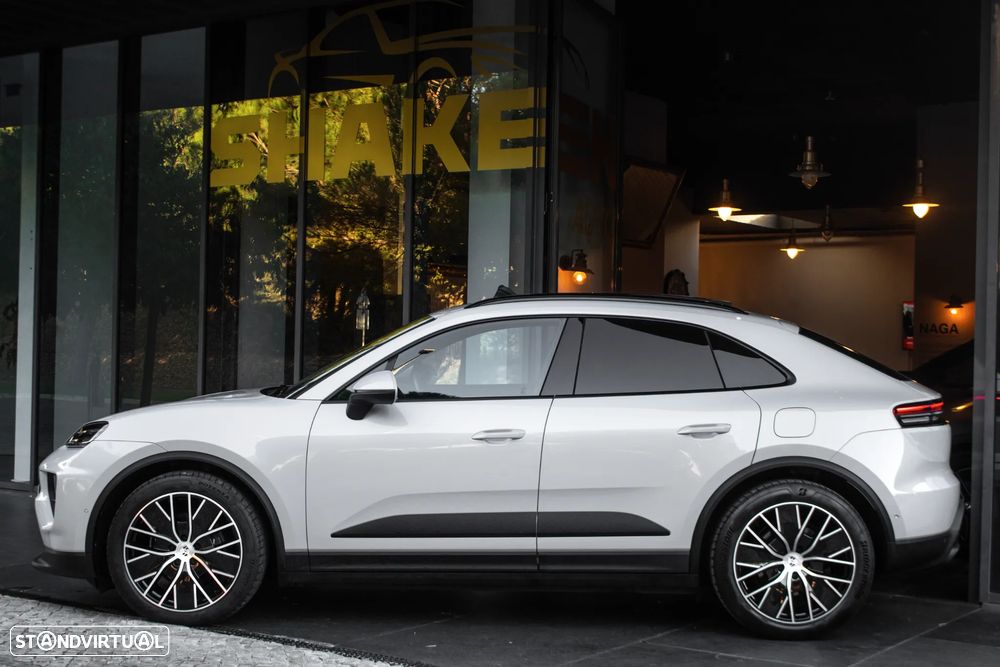 Porsche Macan Electric 4 - 5