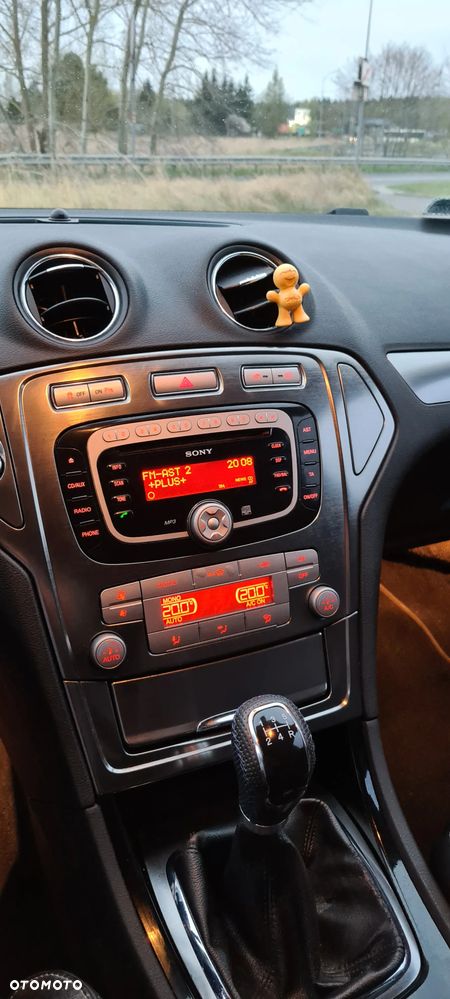 Ford Mondeo 2.0 Platinium X - 12