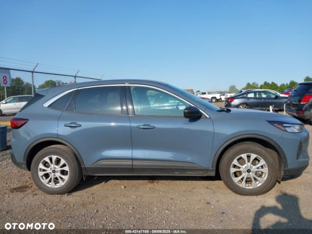 Ford Kuga 1.5 EcoBoost TITANIUM - 4