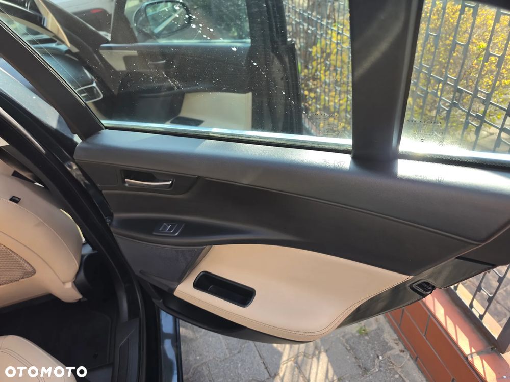 Jaguar XE D180 HSE - 12