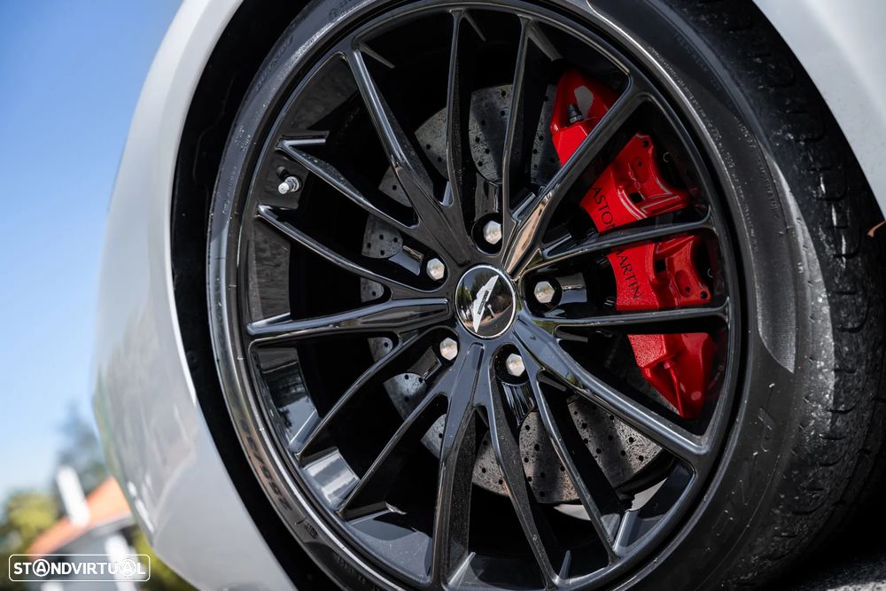 Aston Martin V12 Zagato - 10