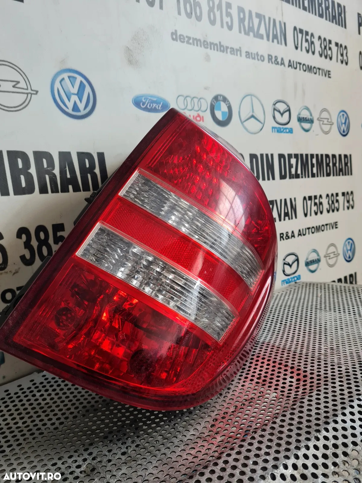 Lampa Stop Tripla Drepta Kia Ceed Break Combi An 2004-2005-2006-2007-2008-2009 - Dezmembrari Arad - 2