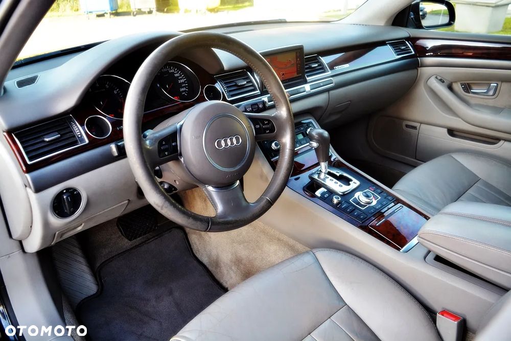 Audi A8 4.2 Quattro - 12