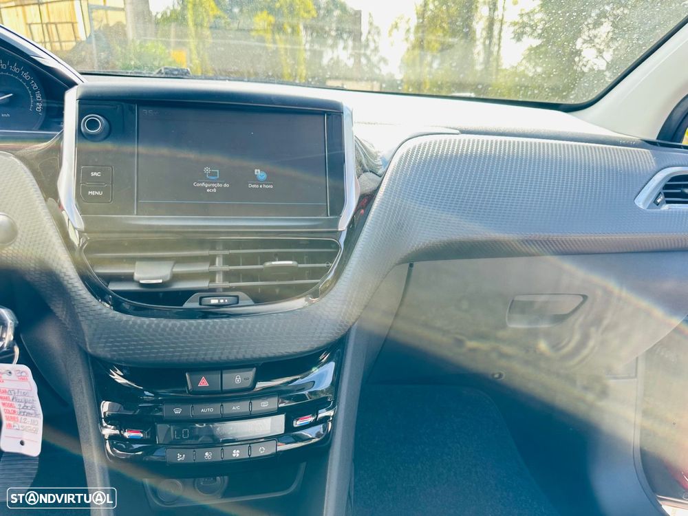 Peugeot 2008 1.2 PureTech Signature - 15