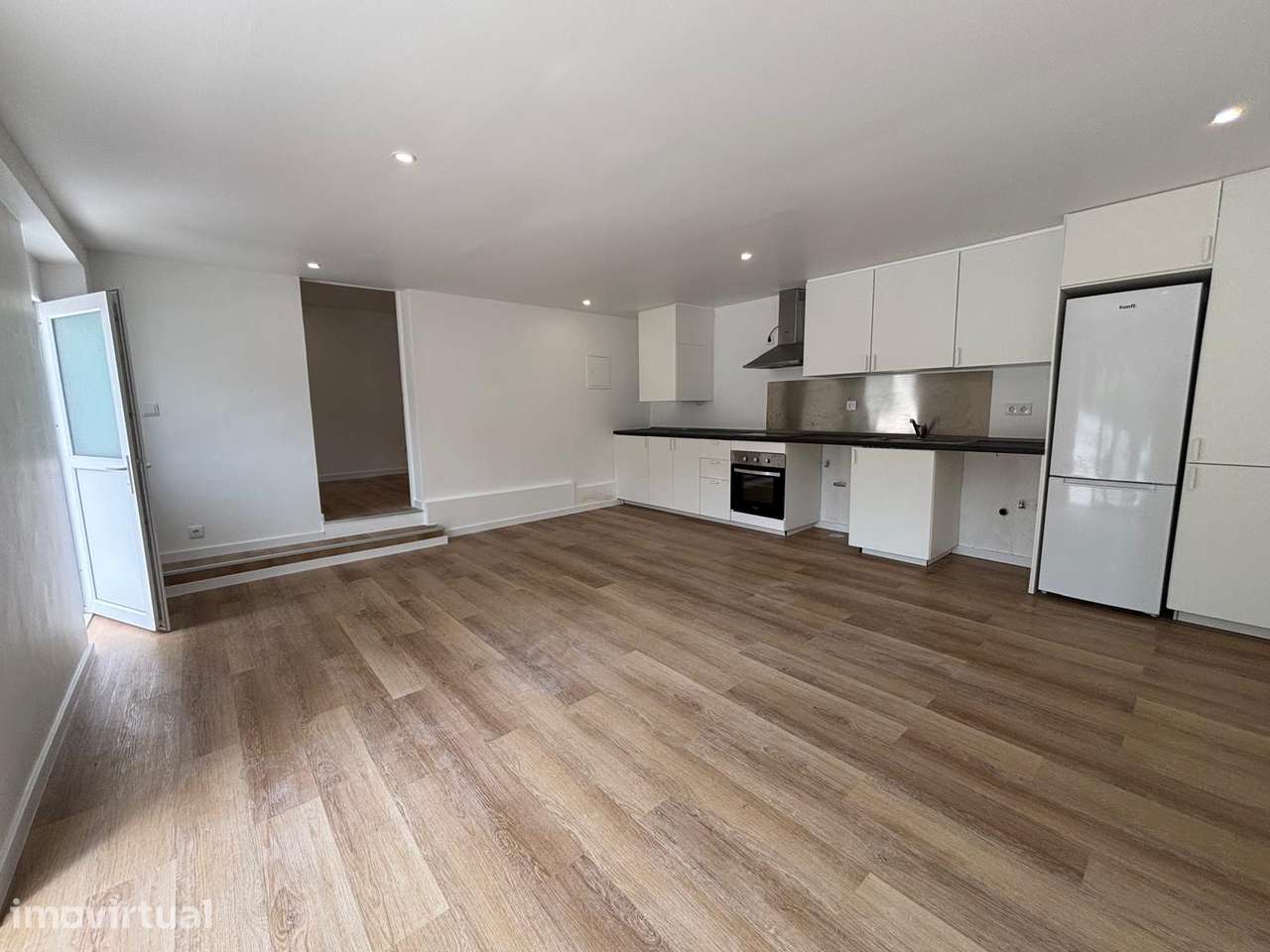 Moradia T1 Renovada e Confortável com Alpendre – Próxima da A8 - Grande imagem: 4/16