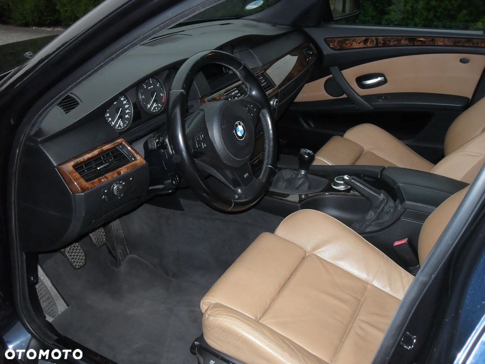 BMW Seria 5 530d xDrive Touring - 9