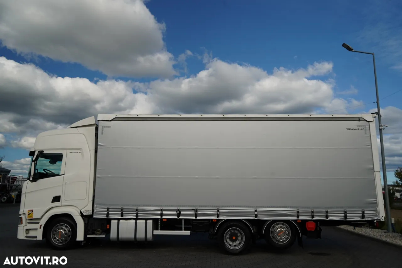 Scania R 450 / MEGA / 6x2 / CORTINĂ - 8,2 m / SOLO / PUNTE RIDICATĂ / PODEA REZISTENTĂ / NAVI / - 3
