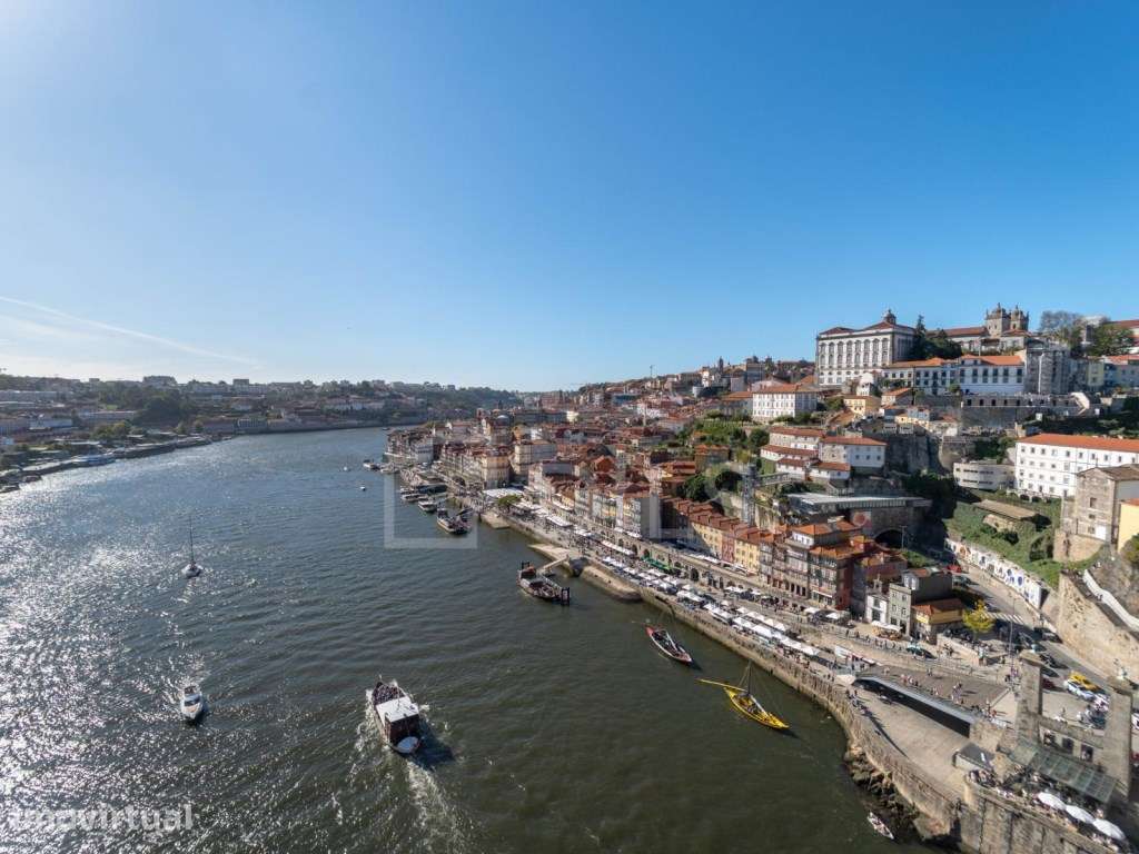Apartamento T3 com varanda e estacionamento na Quinta da Moreira - Grande imagem: 2/44