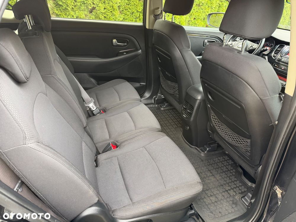 Kia Carens - 10