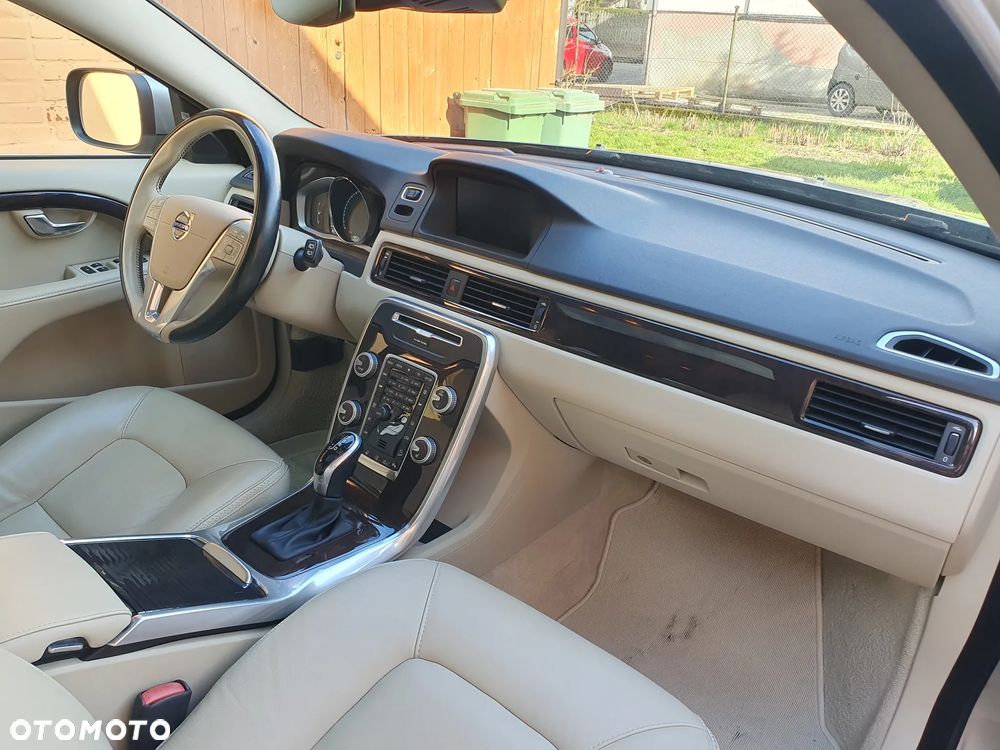 Volvo XC 70 - 23