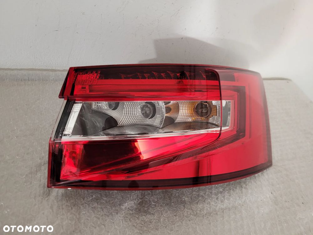 Skoda Superb III sedan 3V5 lampa tylna prawa led - 2