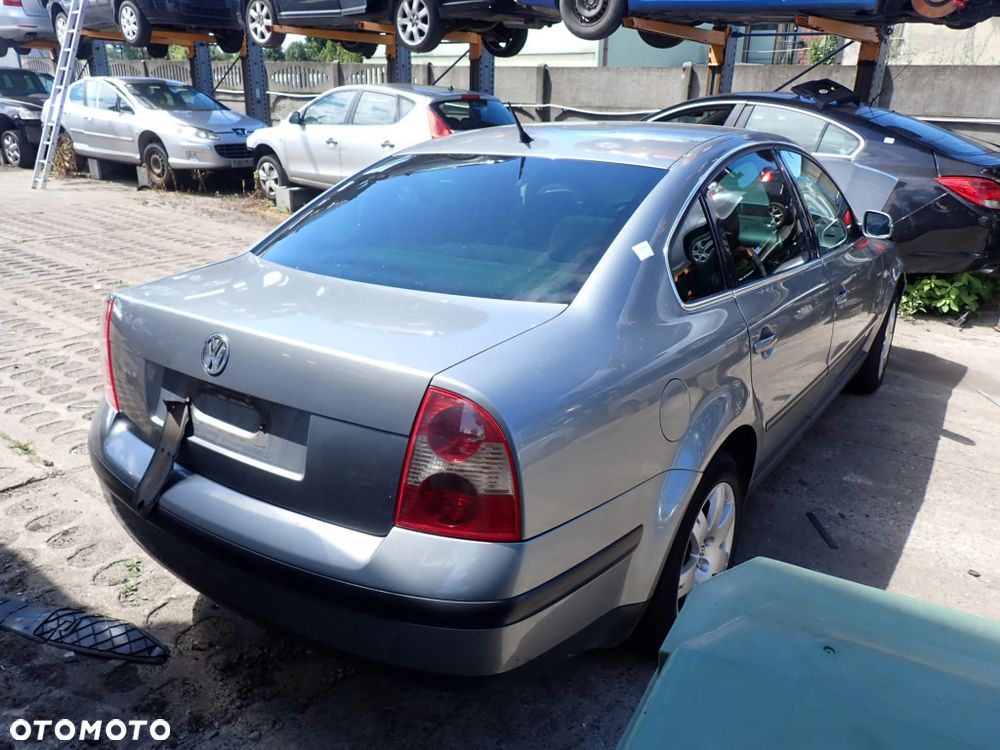 CZĘŚCI - Vw Passat B5 2,0 B 8V 115KM AZM SEDAN LIFT EMU 5D lakier LD7W 2002r. INDEX - 10145 - 3