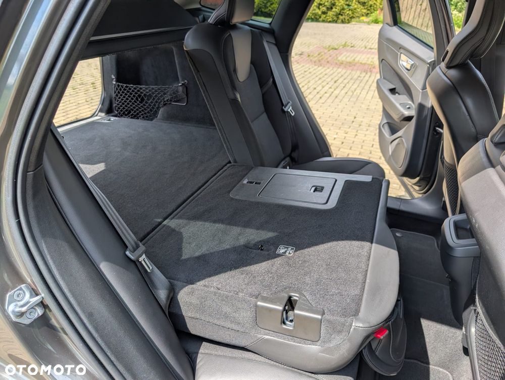 Volvo XC 60 D4 AWD Momentum - 25