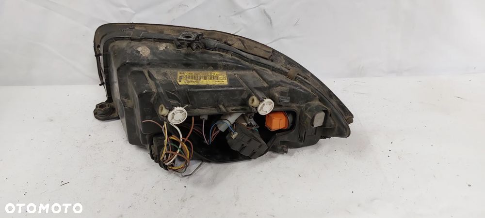 .  LAMPA PRZOD PRZEDNIA PRAWA AUDI A2 - 3