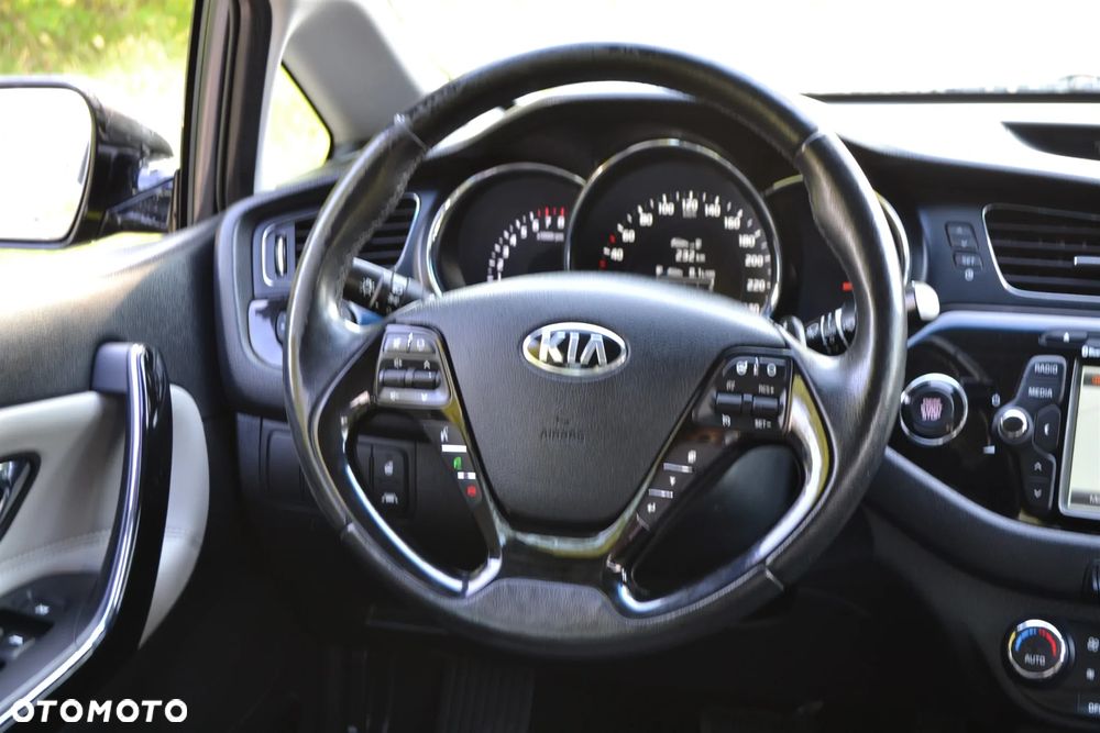 Kia Ceed 1.6 GDI DCT Platinum Edition - 23