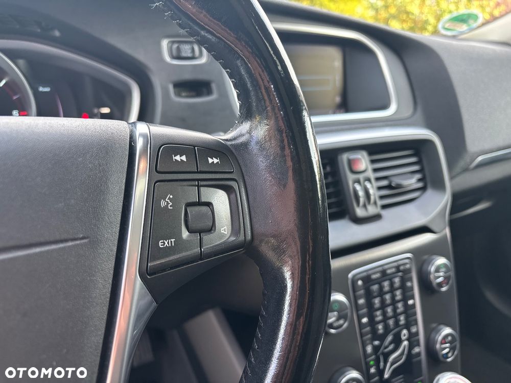 Volvo V40 Cross Country - 24
