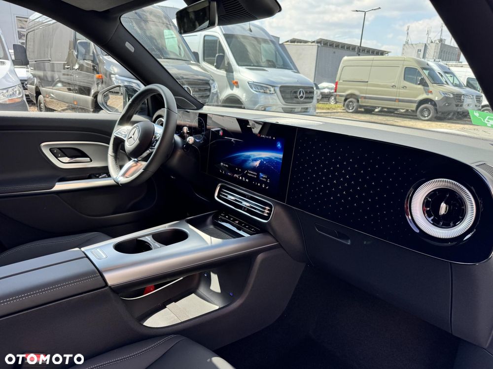 Mercedes-Benz GLB - 16