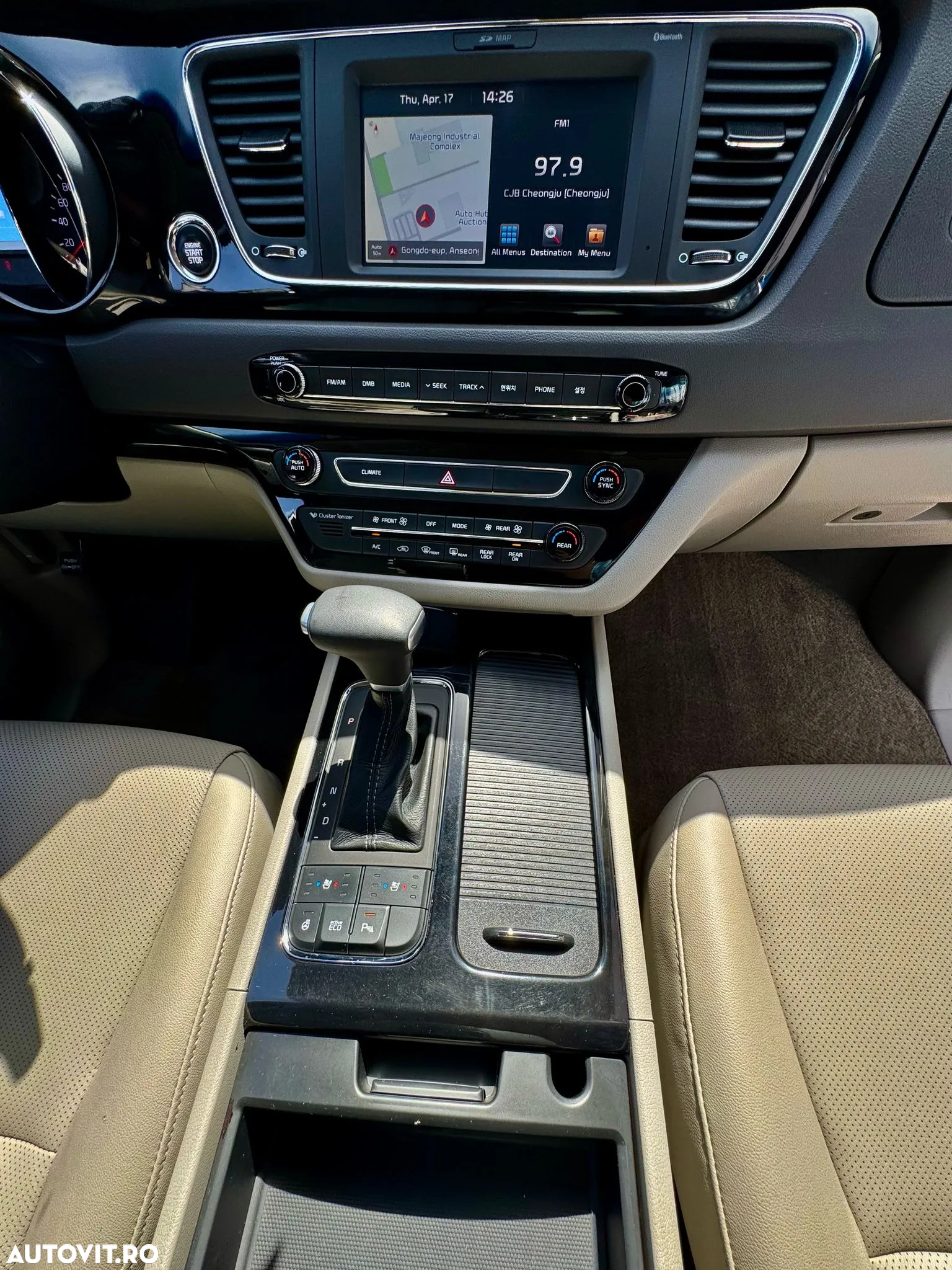 Kia Carnival - 17