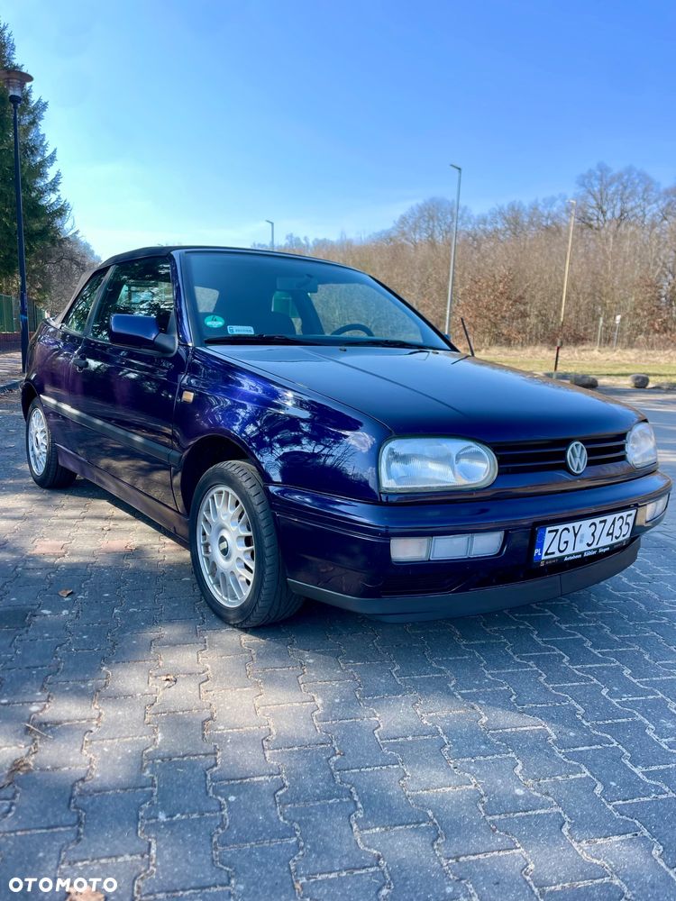 Volkswagen Golf 1.8 GL - 32