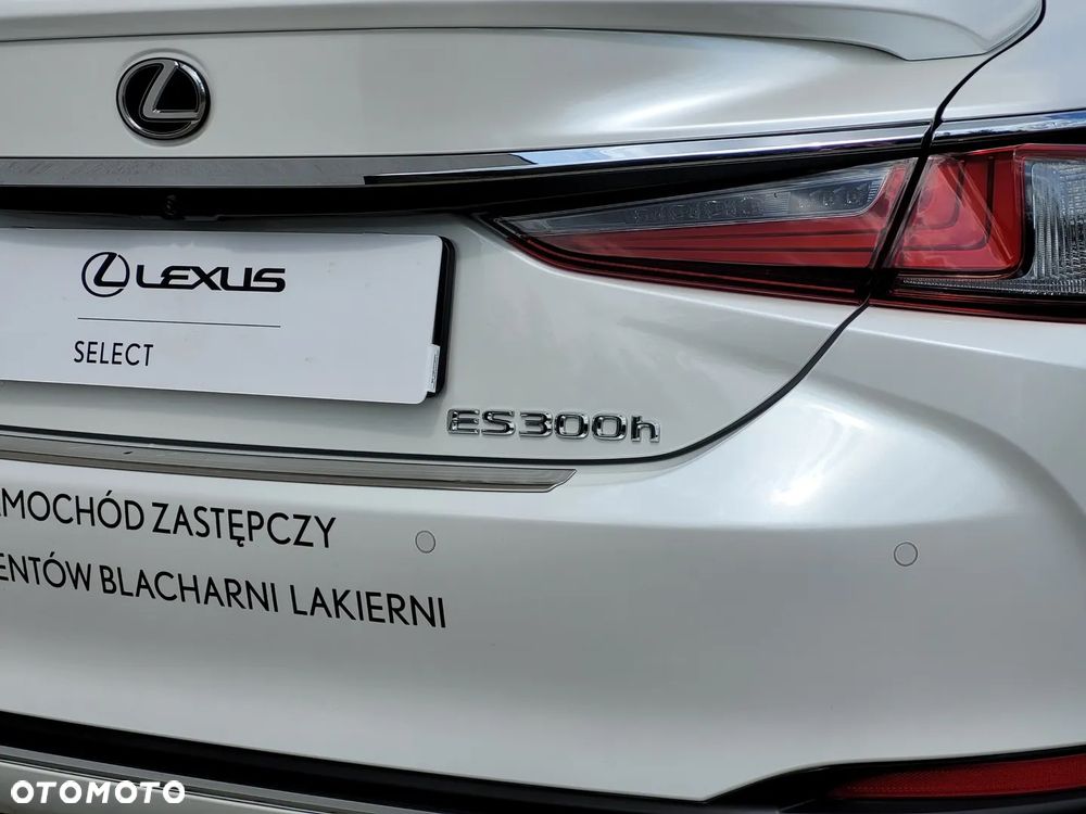 Lexus ES 300h Business Edition - 12
