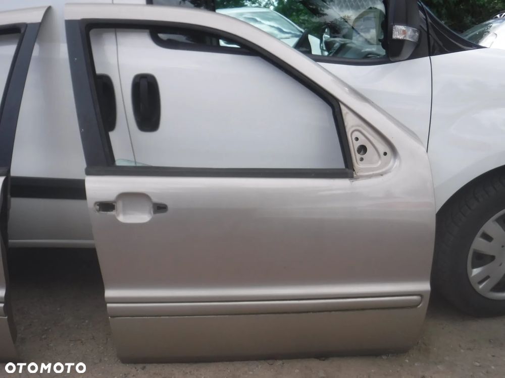 Mercedes ML W163 lift drzwi kolor 693 C693 prawe przod - 1