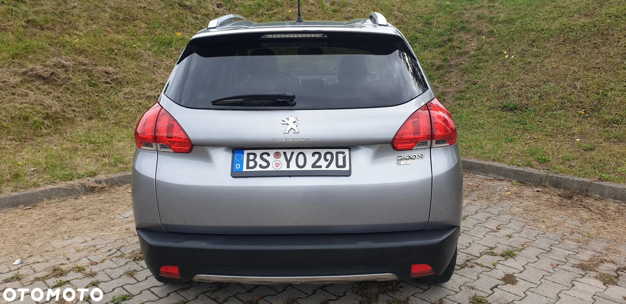 Peugeot 2008 1.6 e-HDi Allure S&S - 12