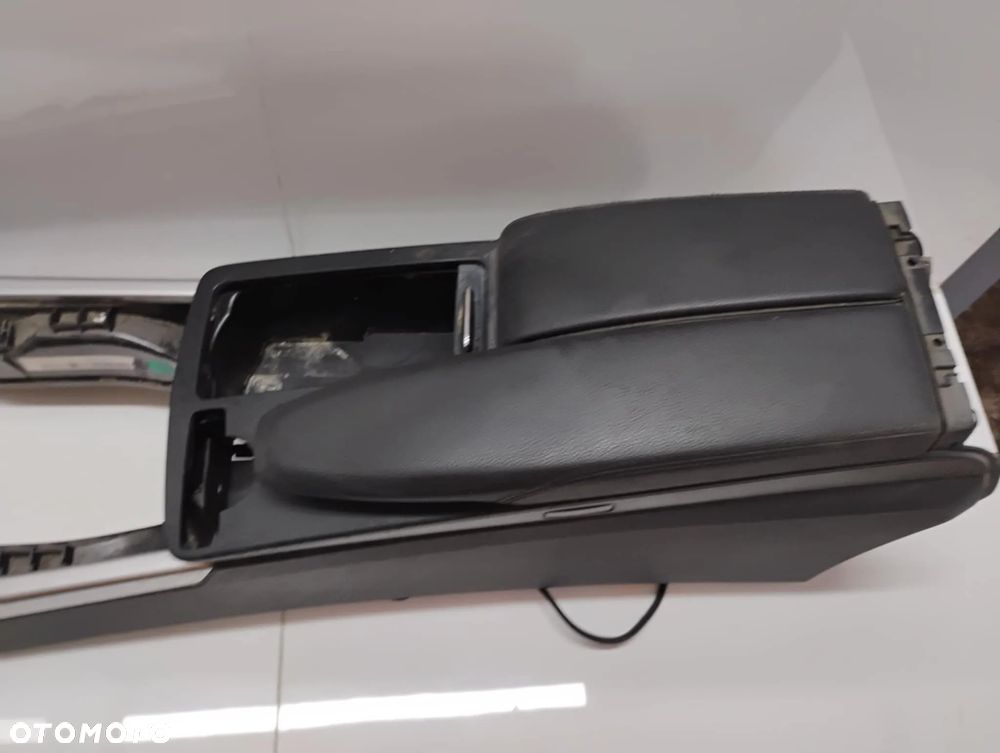 TUNEL ŚRODKOWY MERCEDES W212 PODŁOKIETNIK SKÓRA ŁADNY EUROPA - 5