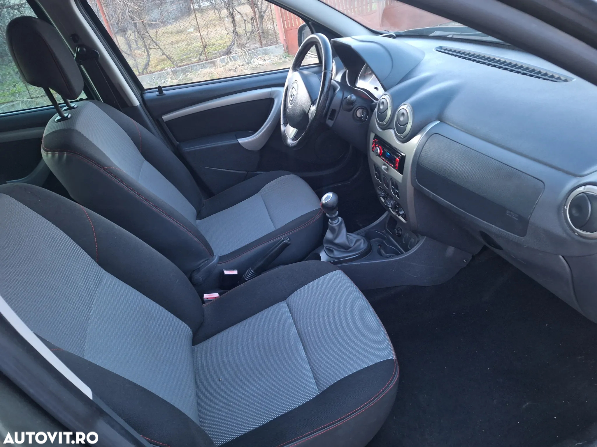 Dacia Duster 1.5 dCi 4x2 Prestige - 9
