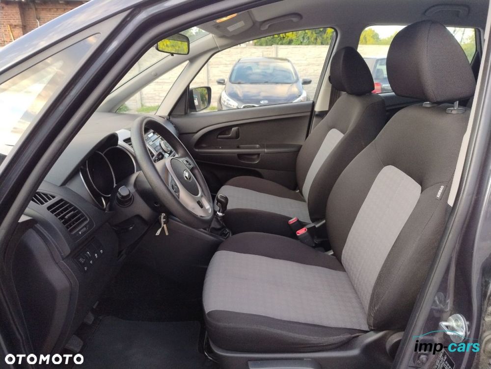 Kia Venga - 9