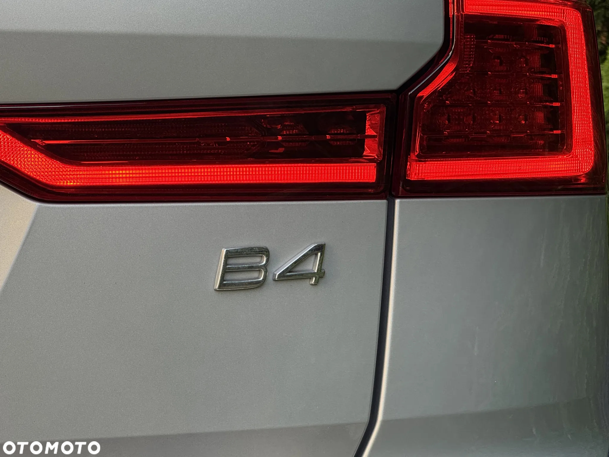 Volvo XC 60 B4 D Plus Dark - 28