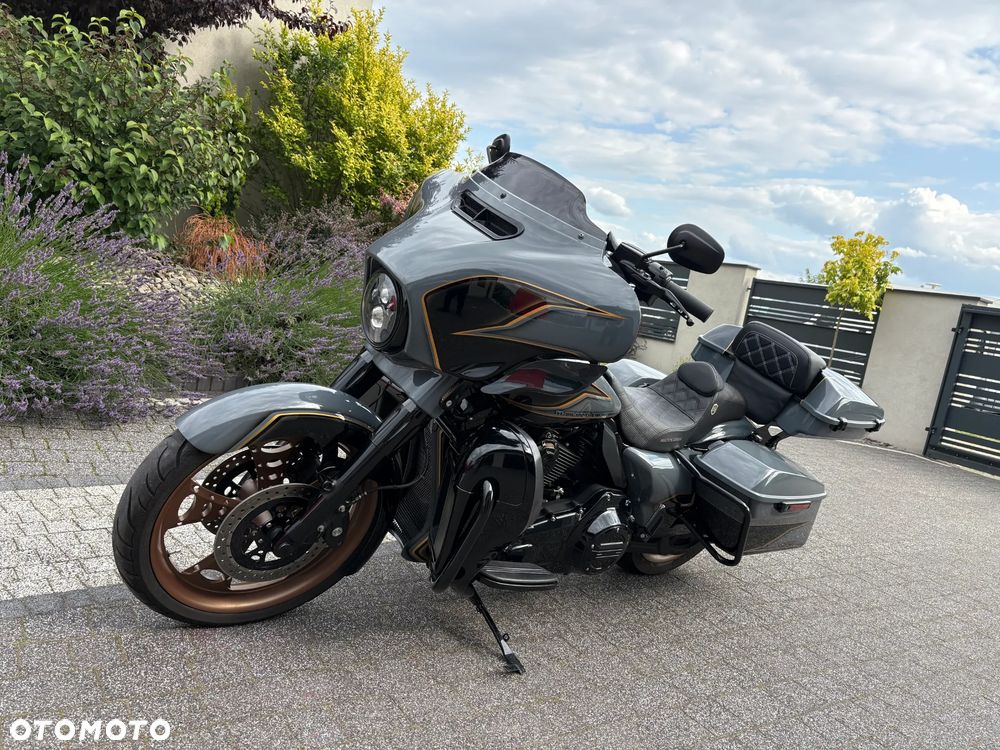 Harley-Davidson Touring Street Glide - 19