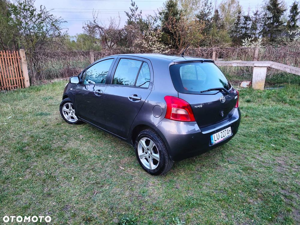 Toyota Yaris 1.3 VVT-i Executive - 3