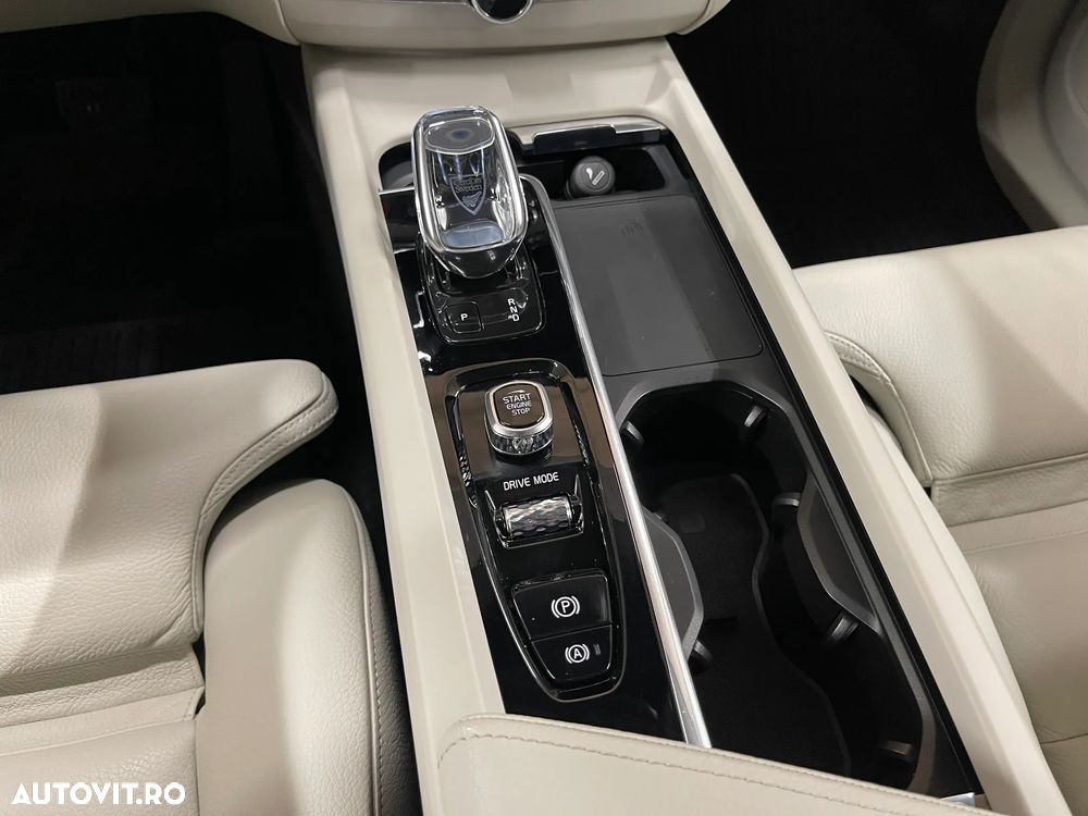 Volvo XC 60 B4 MHEV AWD Inscription - 22