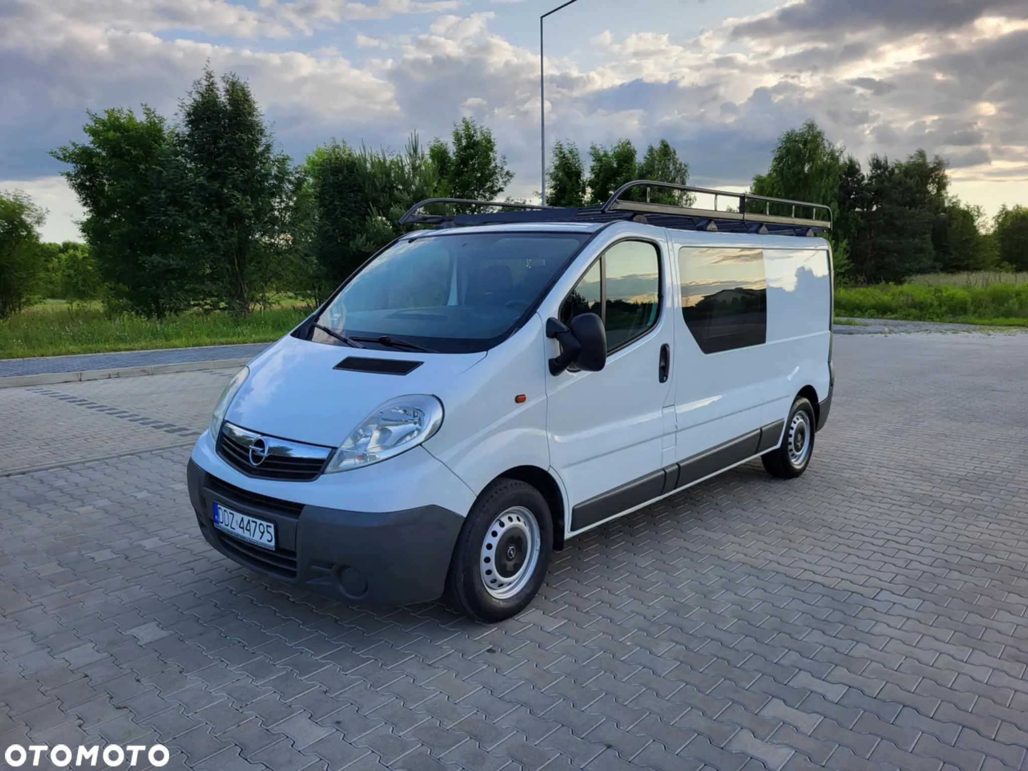 Opel Vivaro - 1