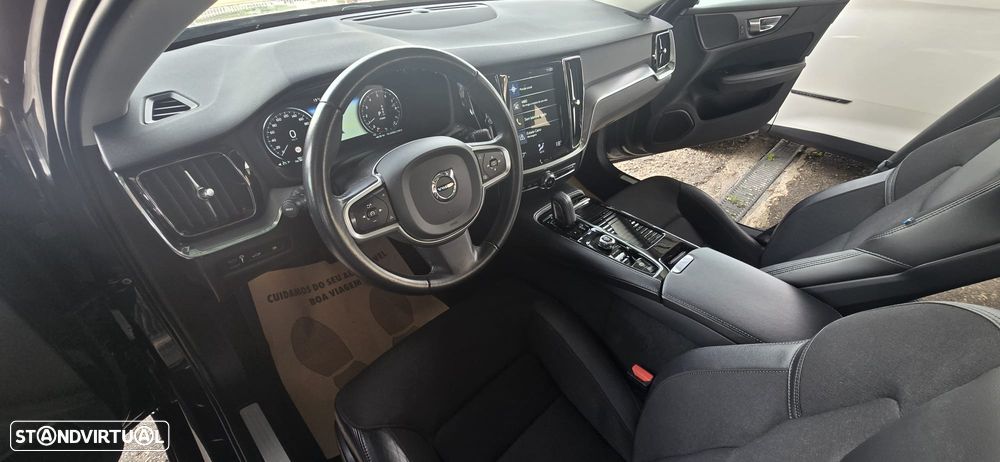 Volvo V60 2.0 T8 AWD TE Momentum Plus - 23