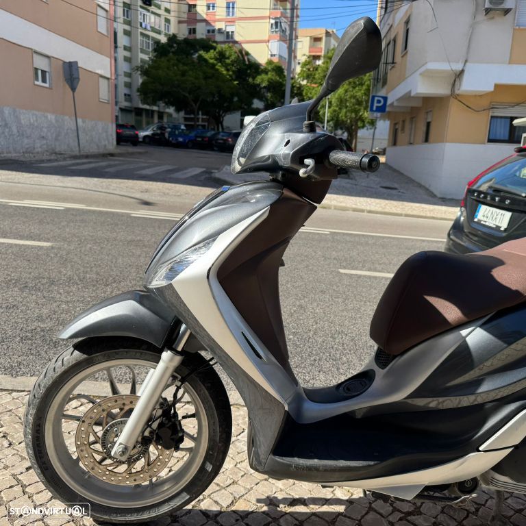 Piaggio Medley 125 - 32