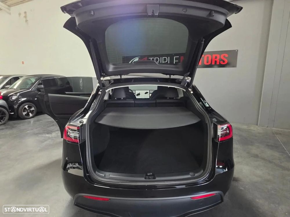 Tesla Model Y Performance Dual Motor AWD - 26