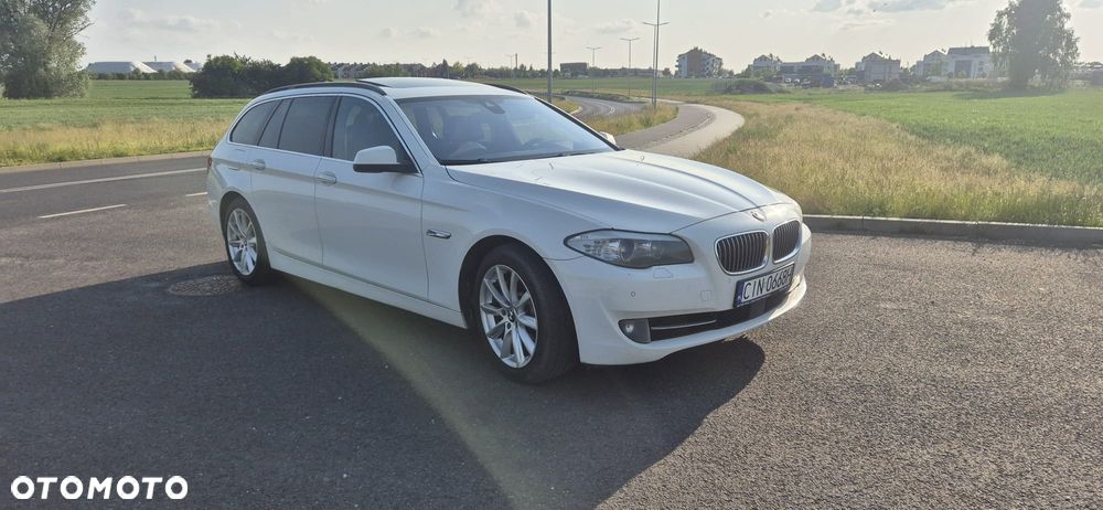 BMW Seria 5 525d xDrive - 4