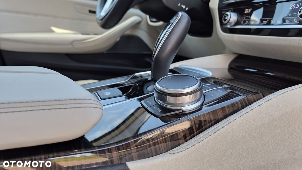 BMW Seria 5 530i xDrive Luxury Line - 17