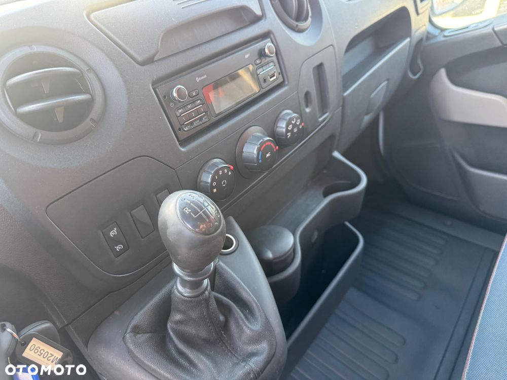Renault Master 2015 r. L2H2 Blaszak klimatyzacja - 19