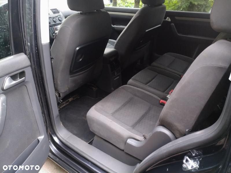 Volkswagen Touran - 8
