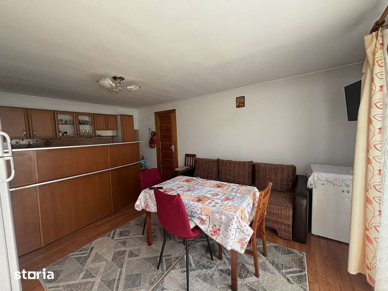 Apartament 3 camere la casă, curte și pivniță - Zona Centrala, Sibiu — fotografia 1