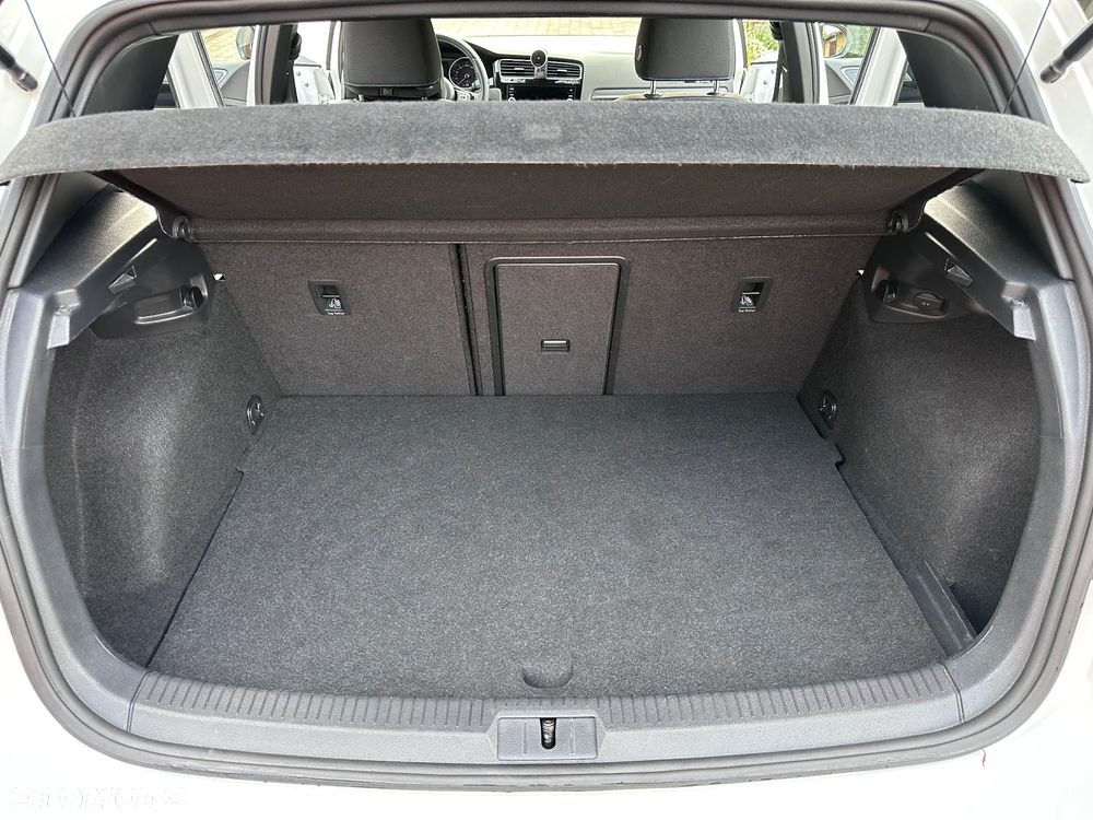 Volkswagen Golf - 23