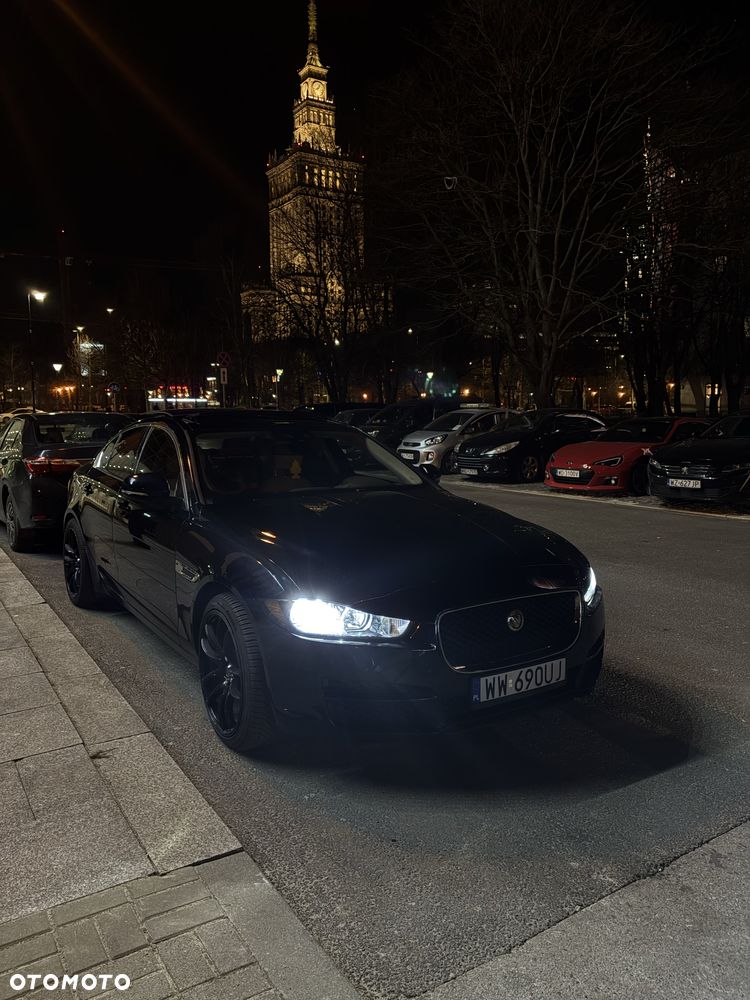 Jaguar XE - 1