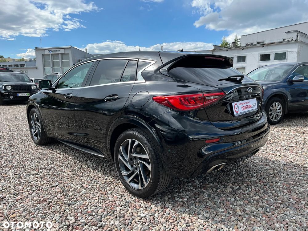 Infiniti Q30 - 9